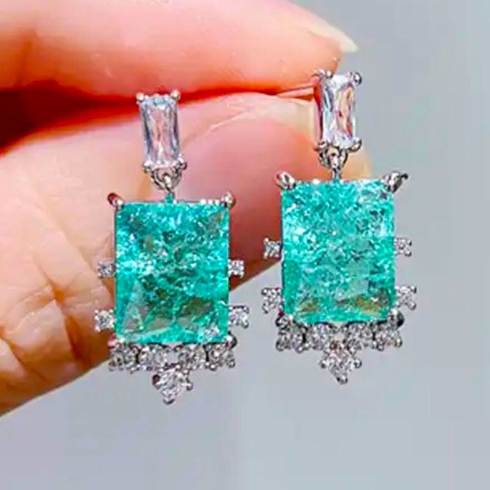 ✨✨Minimalist Paraiba Blue Earring✨✨✨